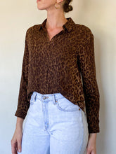 Load image into Gallery viewer, Silk Leopard Button Down (M)
